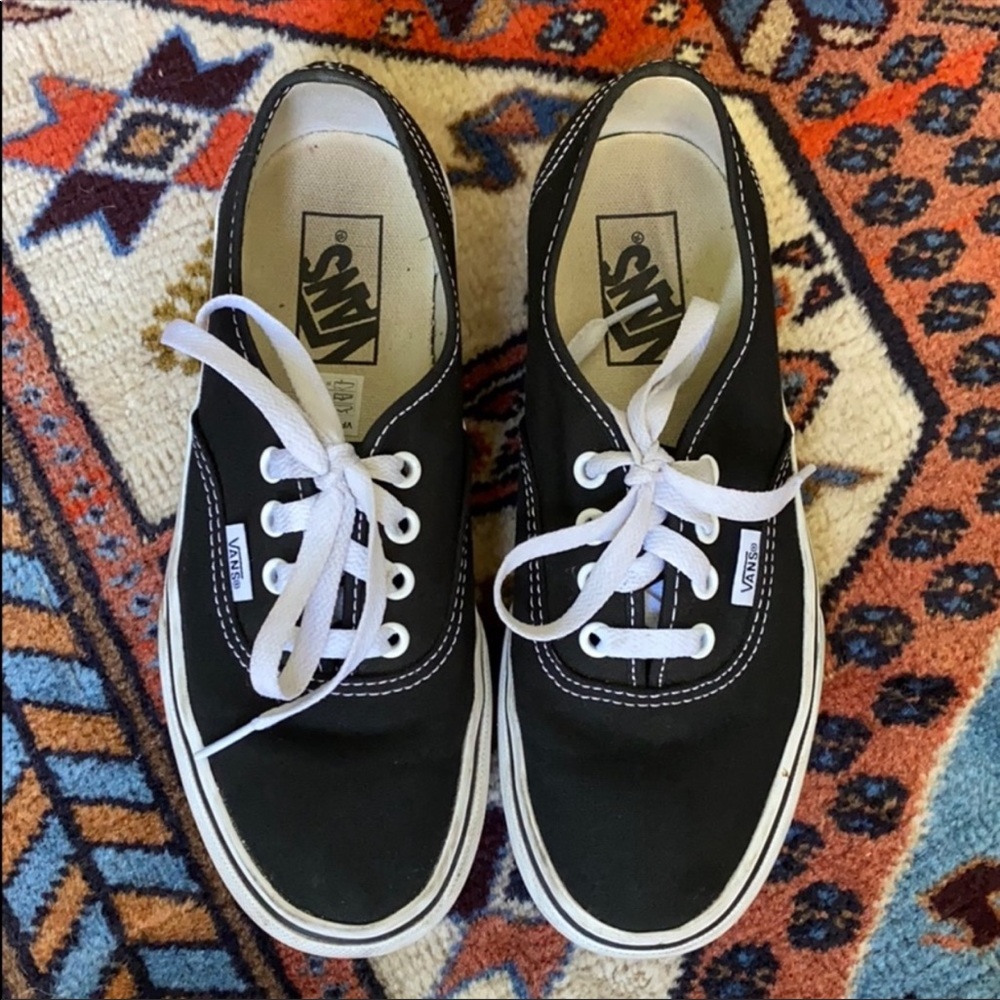 Platform black vans